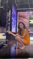 说少了！美娜此前蹲地上看里夫斯绝杀：咋整？三千万留不住了啊！