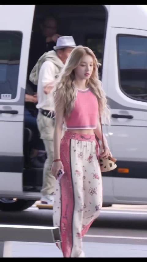 宋雨琦真的是那种美的在山上发光的女神，这应该就是心动的感觉