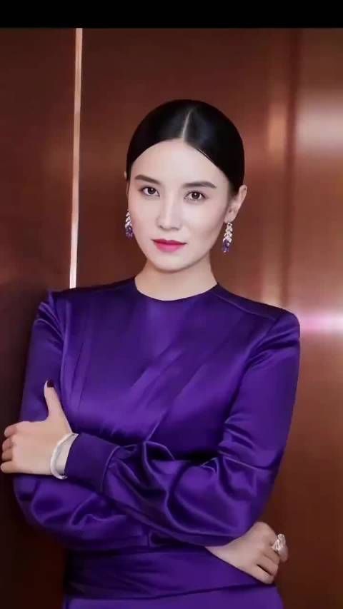 宋佳哈哈 宋佳被曝两年前已低调完婚,与小七岁导演王伟修成正果