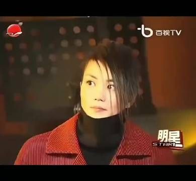 谢霆锋王菲第一次见面现场，满眼的喜欢根本藏不住！