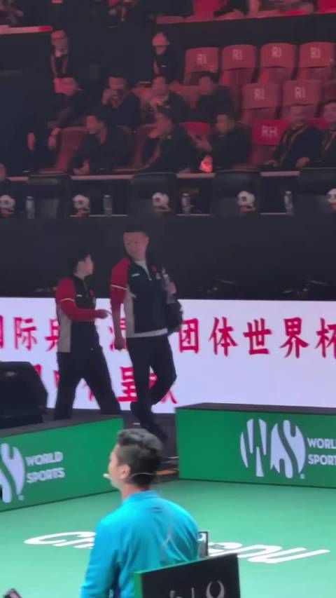 马琳接孙颖莎放学,骄傲写在脸上