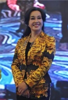 节目现场意外摔倒！75岁刘晓庆秒起，健康状态打脸年龄焦虑？