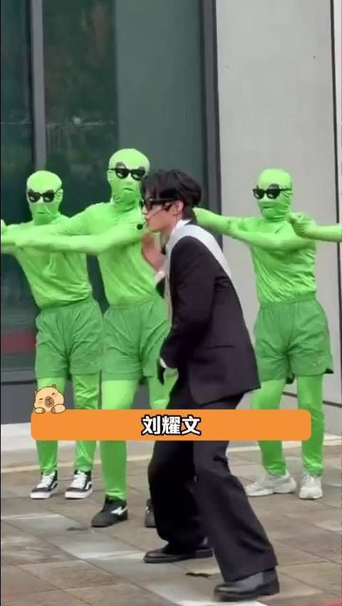 刘耀文 ：终究是错付了 我胯都扭成那样了，还不够照顾?