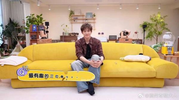 最有趣圈内好友！王安宇第一个谈金晨，小表情藏不住一点