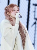 两个人没有对对方的深情，全是对自己唱功的渴望