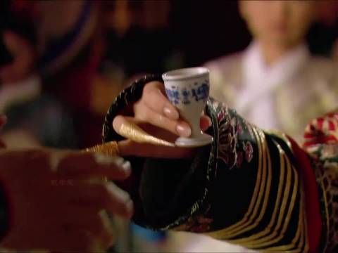 甄嬛当中羞辱鹰眼，不料却害了胧月