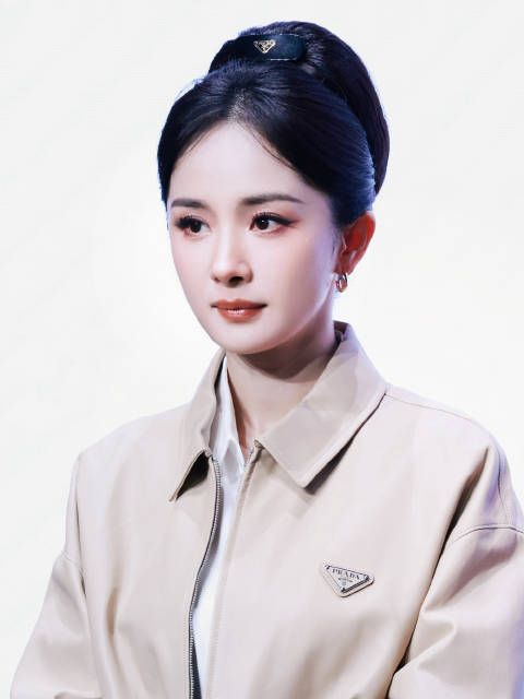 Prada官宣杨幂出席活动,贵气优雅亮相