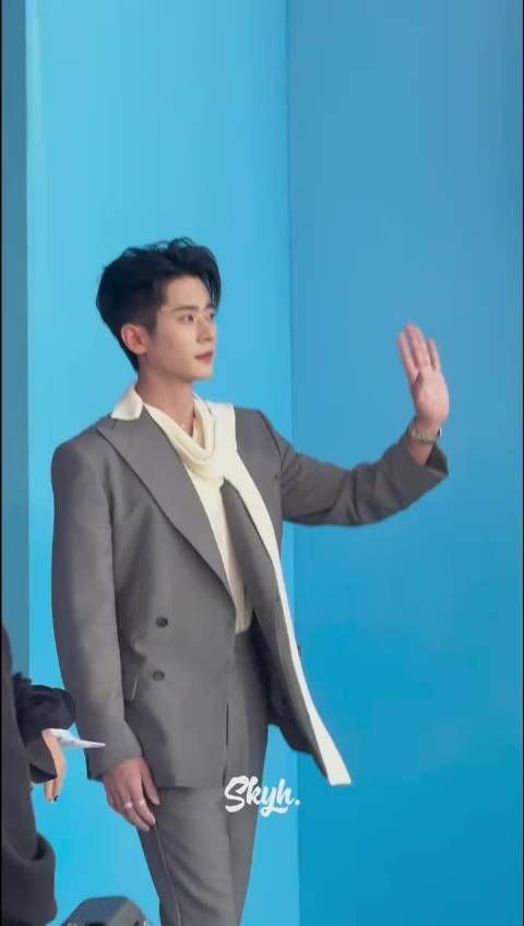 林允尖叫之夜红毯摔倒,丞磊迅速去扶