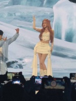 宋雨琦在CF手游十周年总决赛献唱COPDD点燃现场