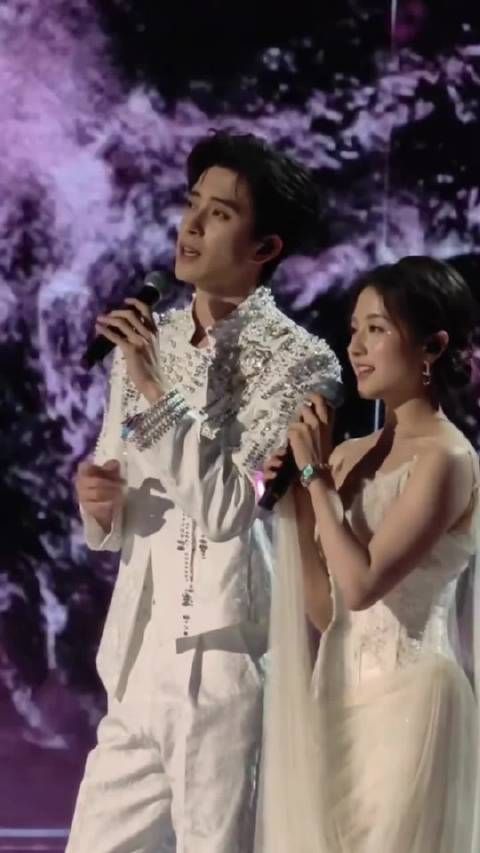 李兰迪敖瑞鹏此爱宿命感!尖叫之夜内场李兰迪 敖瑞鹏《此爱》!