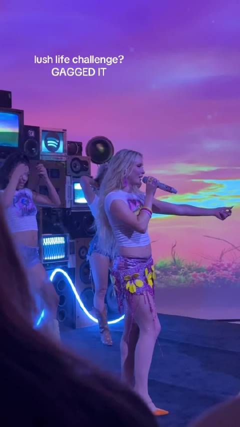 Markell Washington冲到Zara Larsson演唱会跟她对唱!她全程姨母笑