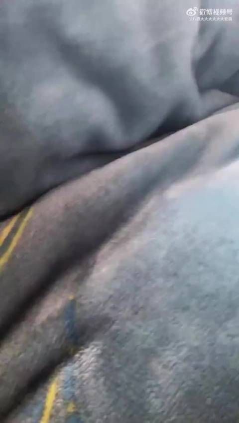 不知道他老婆还缺不缺男朋友!