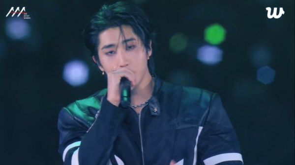 2025AAA颁奖礼 Stray Kids《BLEEP+walkin on water》现场