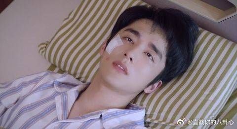 小哥遭遇车祸,所幸并无大碍,没想到竟引出一番往事