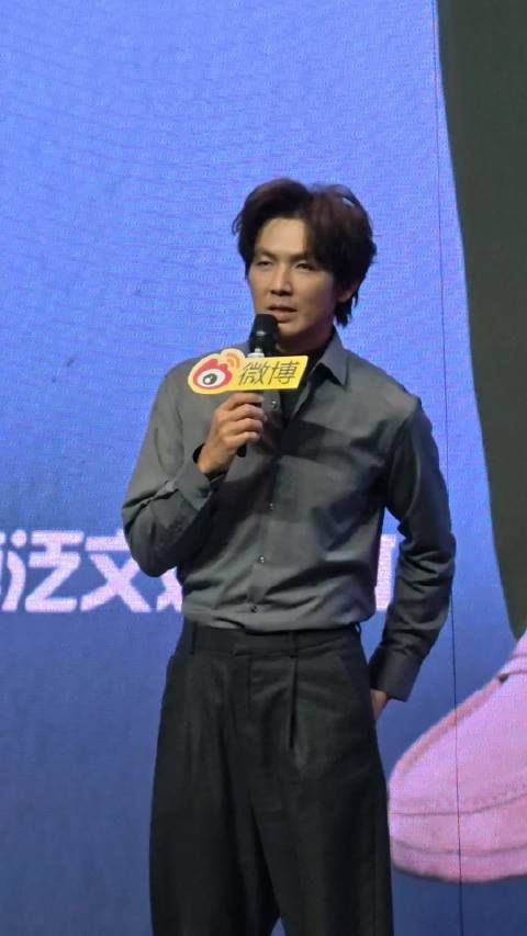 钟汉良被问法拉利是否老去,秦岚秒接梗力挺