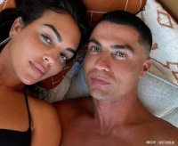 C罗携乔治娜海滩度假，婚礼场地敲定马德拉岛，感情终修成正果！