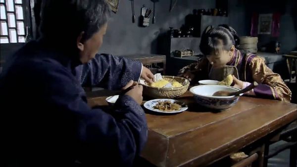 王爷见老仆一家吃糠咽菜,才知自家真的没落了!这王爷居然不知道自己的家产!