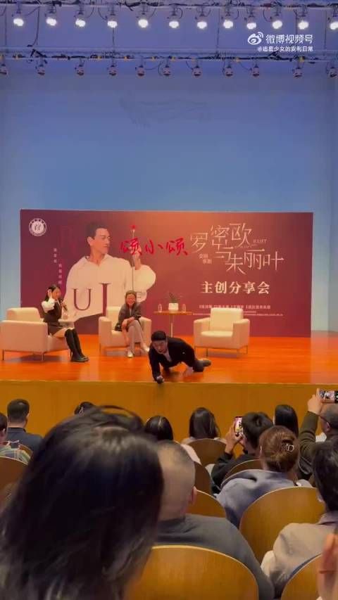 王耀庆趴地对话小朋友,交响乐剧互动暖心