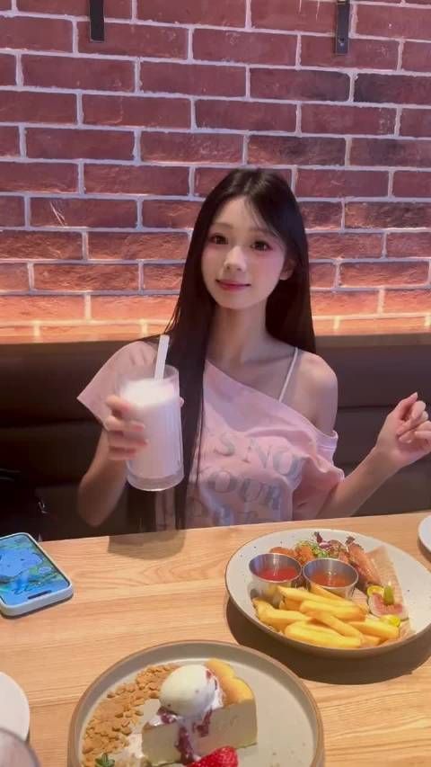 新人演员彭可依晚霞写真曝光