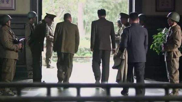 影子跟戴笠专线联系,得知他意外遇难后,立马找上毛人凤