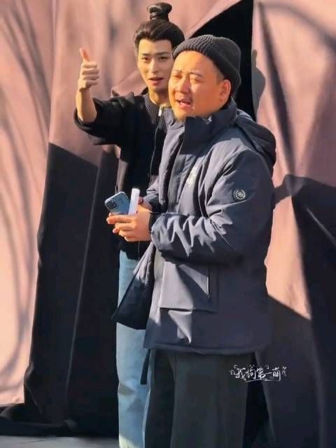 小狗突然出现并向你比了个赞！