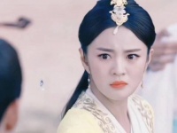 演员微表情精准演绎高张力对峙戏