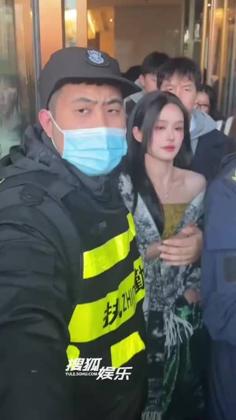 余茵《国剧盛典》上班路透，看着还有点像王子文