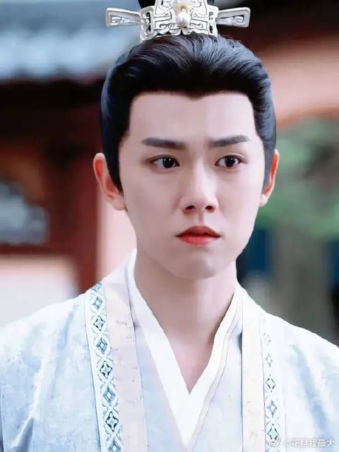 在喜欢的人面前,就是要一直孔雀开屏啊