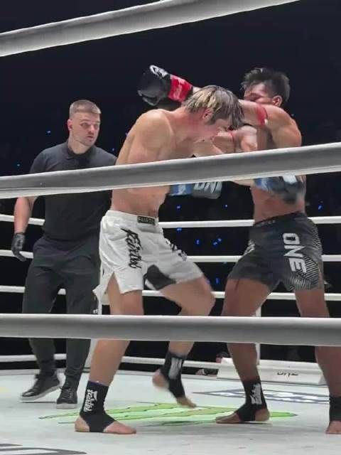 电光火石间的反击，场边多角度回看刘梦阳是如何击倒暗影的！ 12月19日