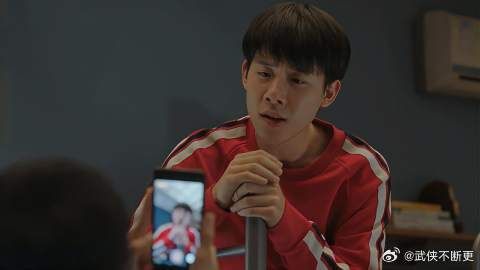 方一凡疯狂唱歌 磊儿给录视频，童文洁听不下去了