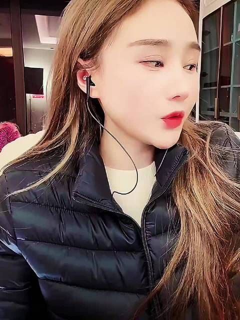 千万粉丝网红沈曼自曝曾遭家暴，称对方赔不起百万费用