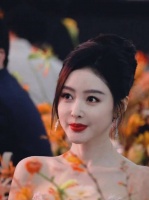 张天爱的这一幕，大概就叫回眸一笑百媚生吧