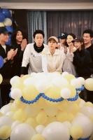 好友晒窦骁何超莲生日合照，甜蜜互动力破婚变传闻