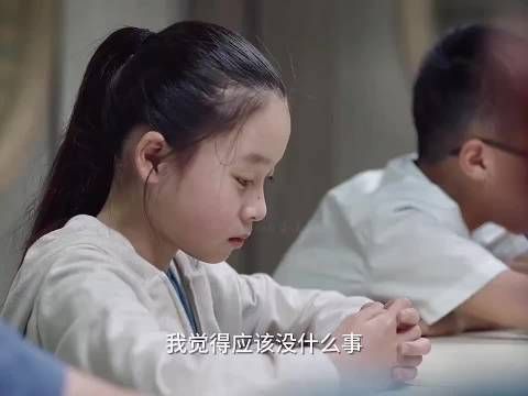 学生家长大闹学校钟老师被开除回家跟女友委屈诉说