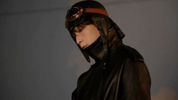 张艺兴登时装男士十二月刊封面，工作室发文诠释探索精神