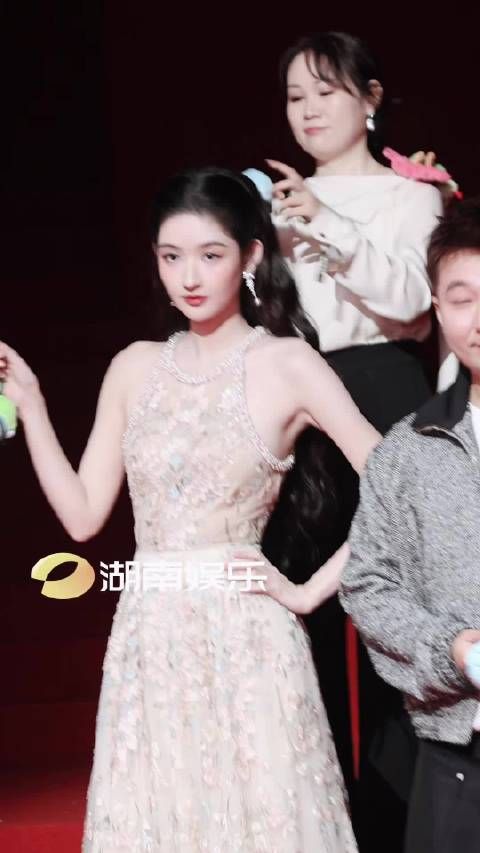 王玉雯陈星旭站在一起太养眼了啊啊啊！