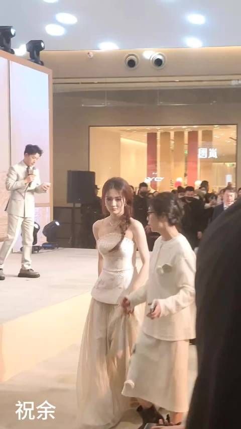 徐璐现身引粉丝激动，气质优雅获赞