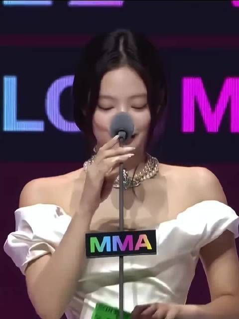 Jennie好温柔好漂亮,就一直这样闪耀下去吧