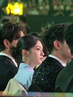 周也这完美的颅顶 我拿圆规都画不出这么圆的