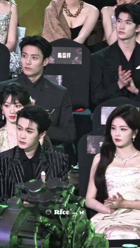 星光大赏座位图引热议,赵露思C位时代少年团边缘化