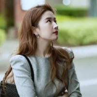 每根飞扬的发丝都在诉说她的美丽