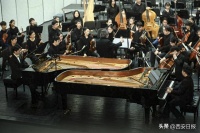 指挥家汤沐海率队，42位师生和家长共奏《动物狂欢节》