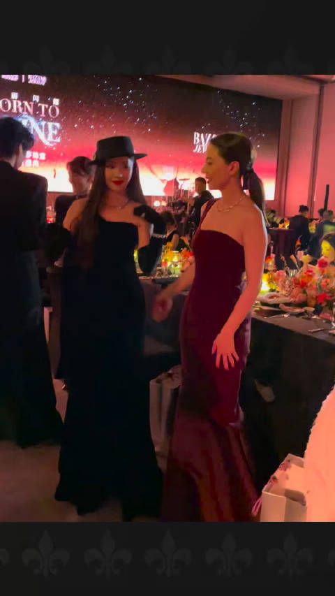 王鹤润见高圆圆秒变迷妹，2025娱乐年终盘点跨年派对