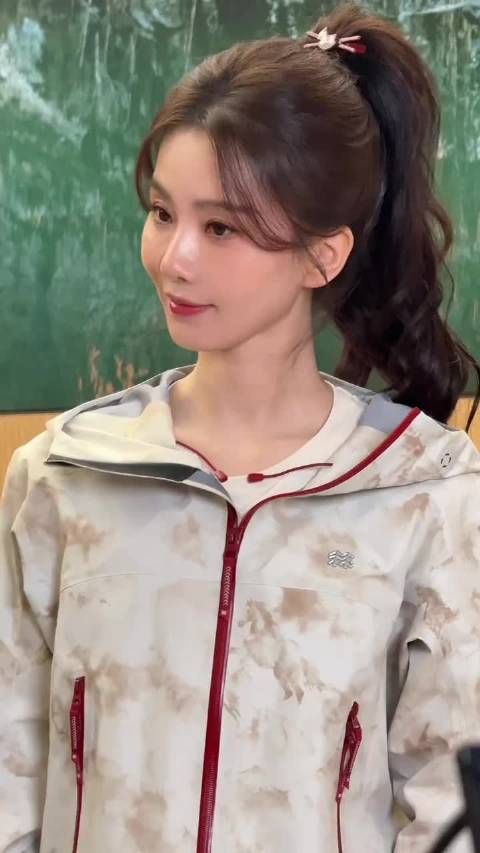 刘诗诗深圳出席活动高马尾造型元气十足