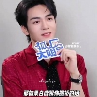 她经常，她就天天