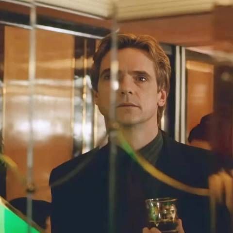 你是我未曾拥有无法捕捉的亲昵,男人的眼神好真实,电影《少年汉尼拔》