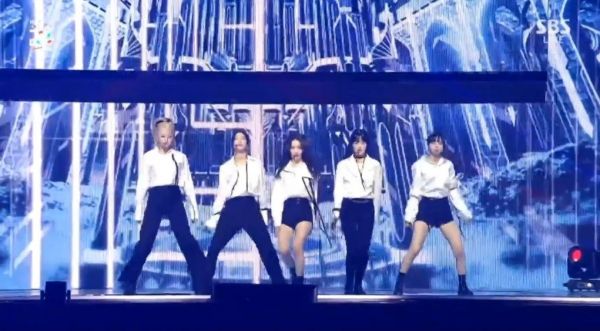 LESSERAFIM翻唱少女时代经典The Boys亮相SBS歌谣大战