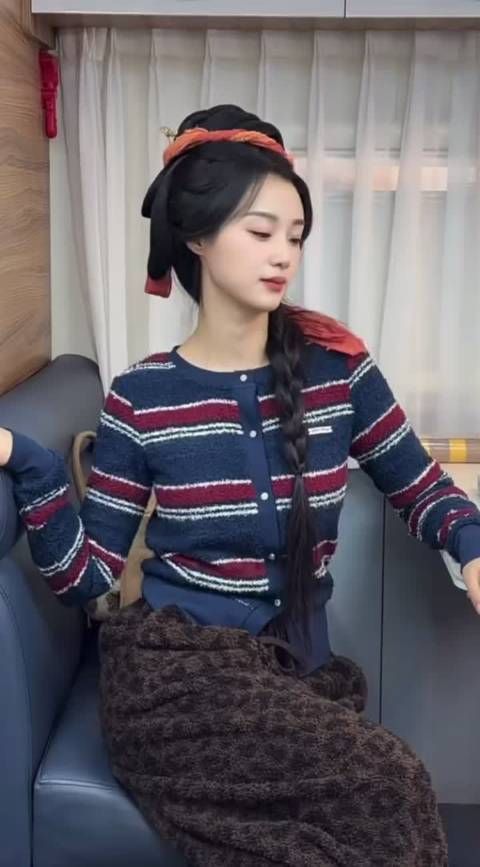 小亿你好好演戏唱歌跳舞我自有人选