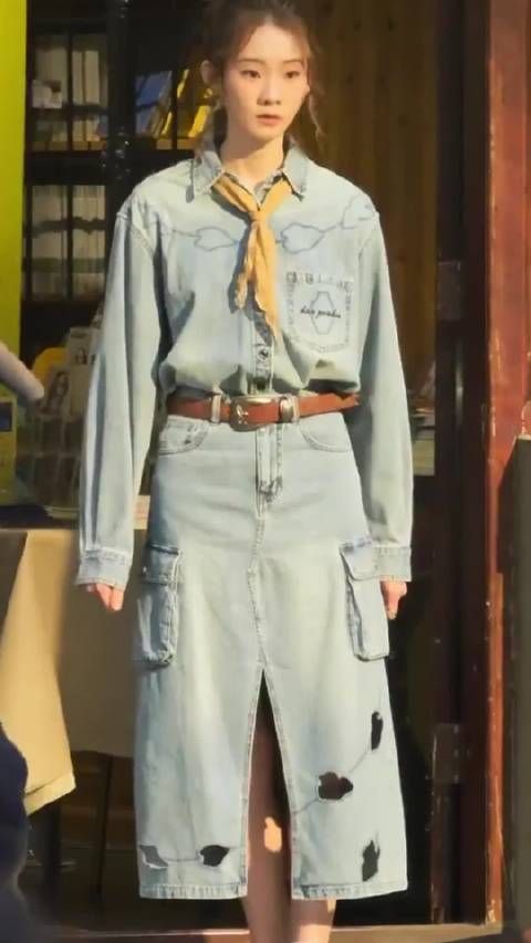 林依晨张艺凡新片路透曝光，蓝色大衣牛仔套装吸睛