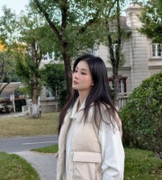 乔欣晒圣诞节美照！豪宅装扮3米高圣诞树，千金风穿搭美得不像样